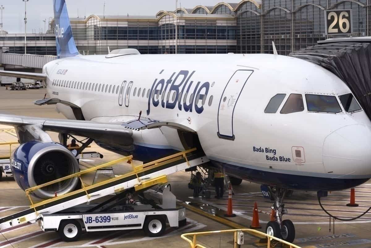 JetBlue CEO Announces 20% Pay Cut