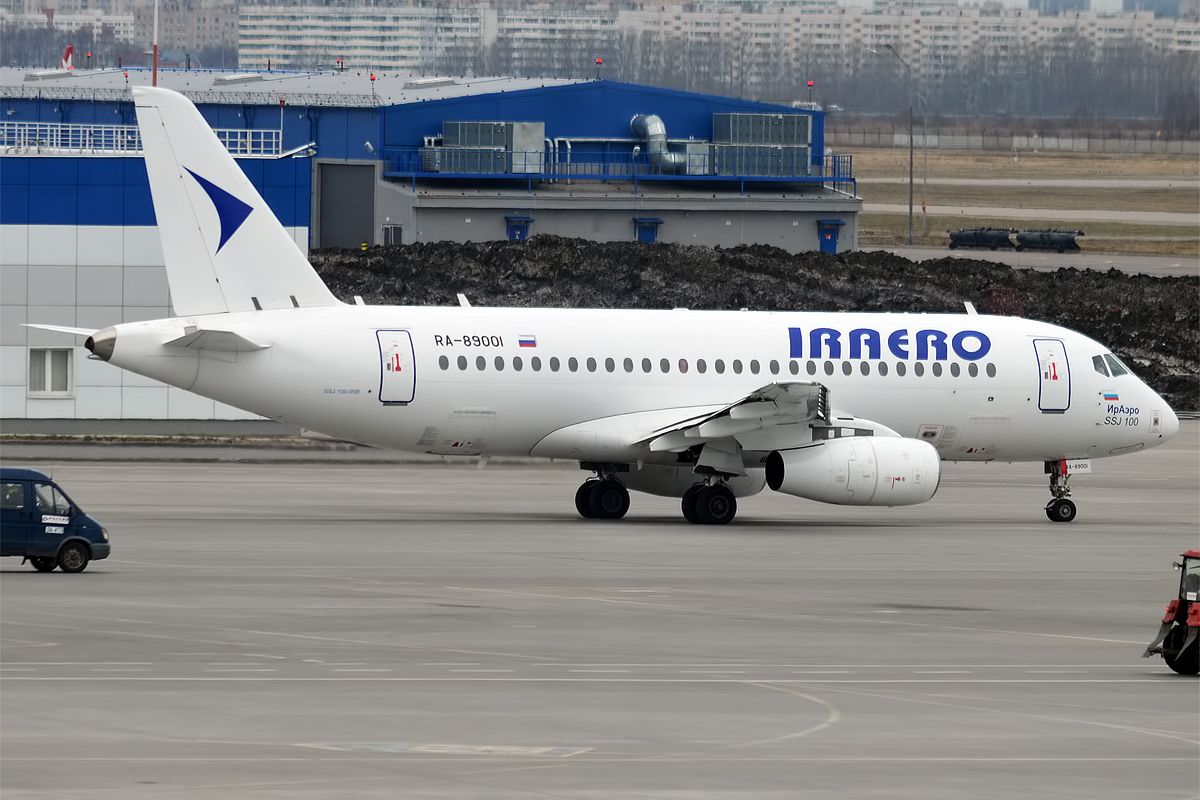IrAero Sukhoi Superjet 100 Lands On Unfinished Runway In Moscow