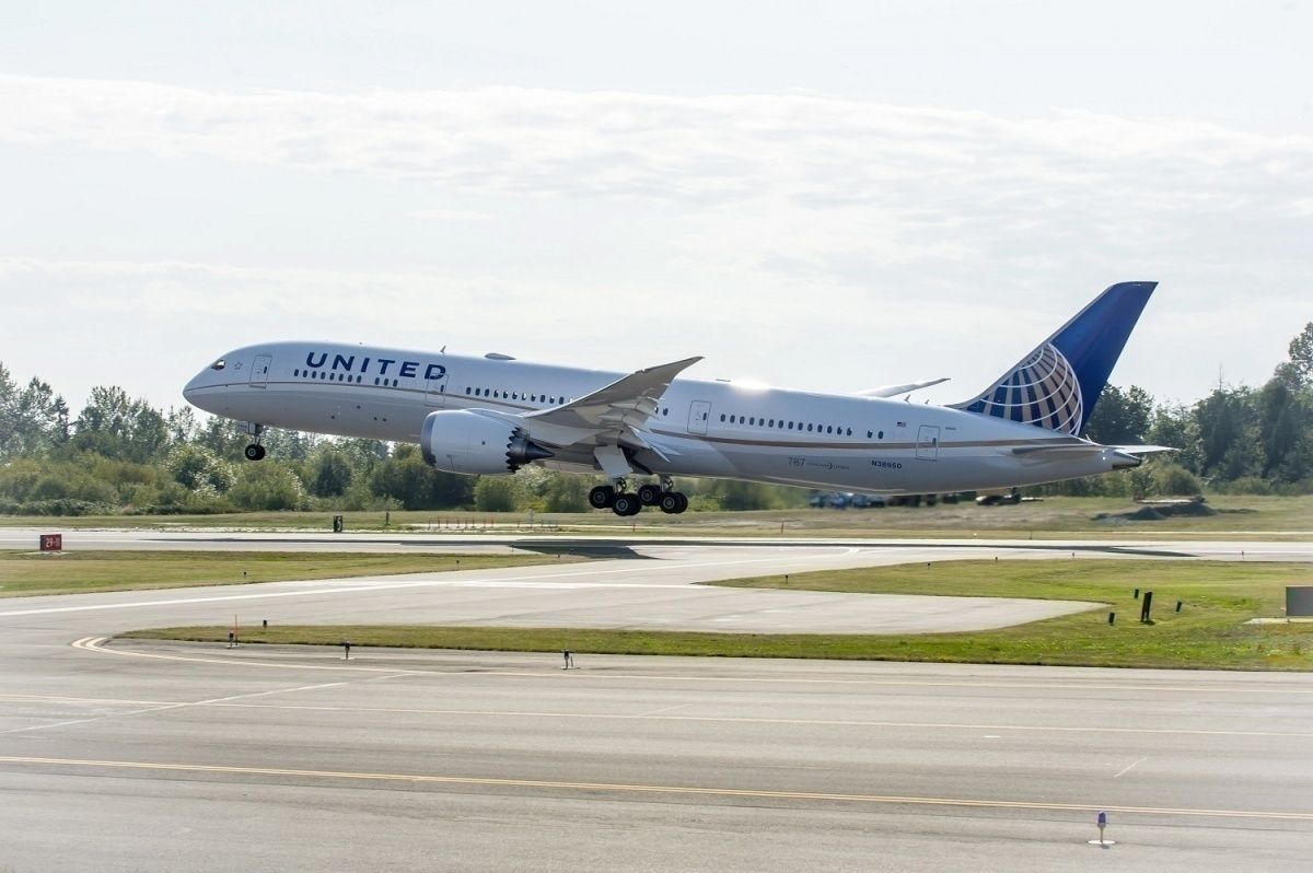 United's Receives First Boeing 787-9 With New Interior