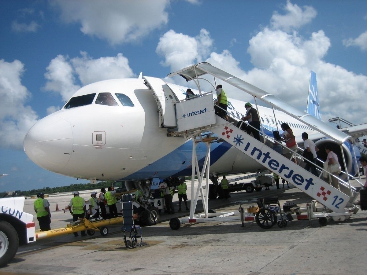 Has Smelly Beach Algae Caused Slow Growth At Cancun Airport?