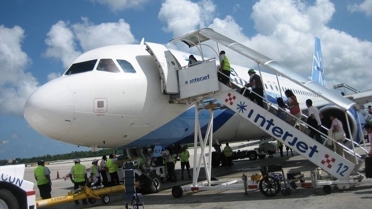 Has Smelly Beach Algae Caused Slow Growth At Cancun Airport?