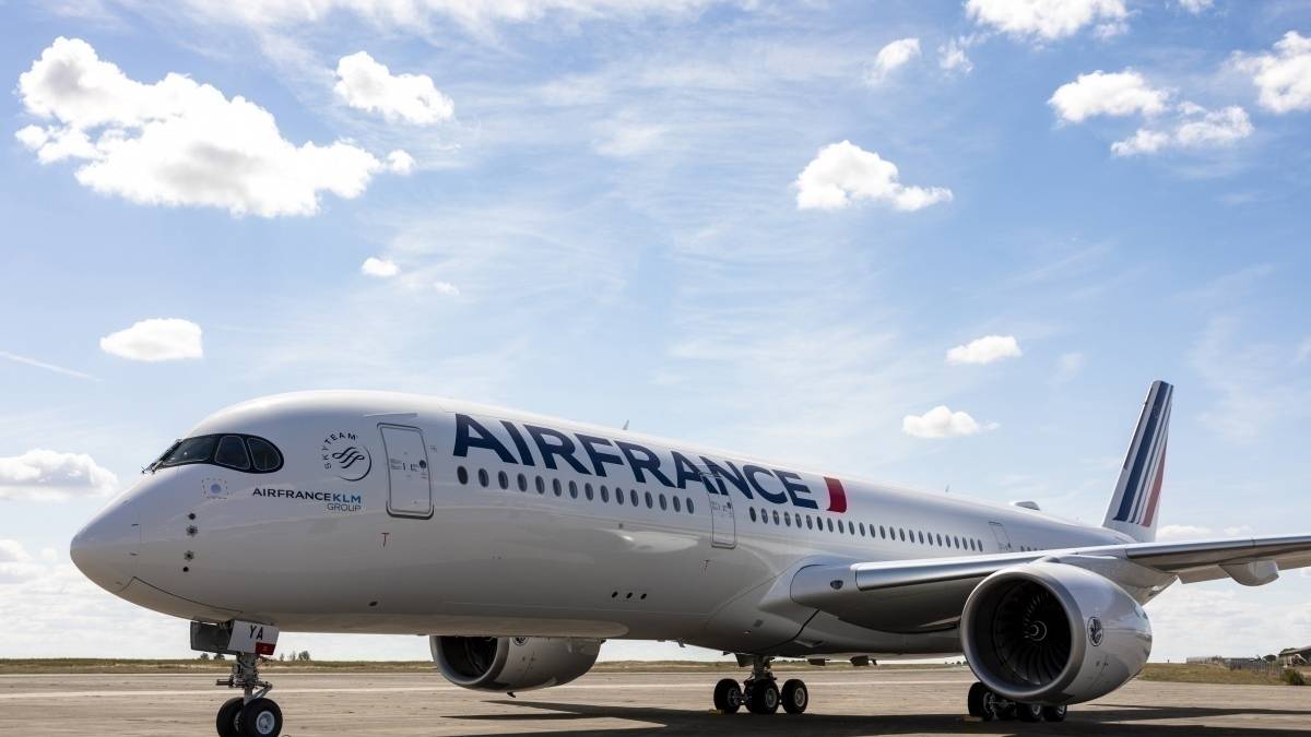 Air France Moves Closer To Carbon Neutral Electric Ramp Equipment