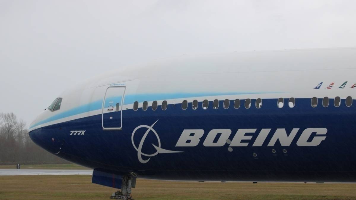 Why Boeing 777X Windows Are Placed Higher In The Fuselage