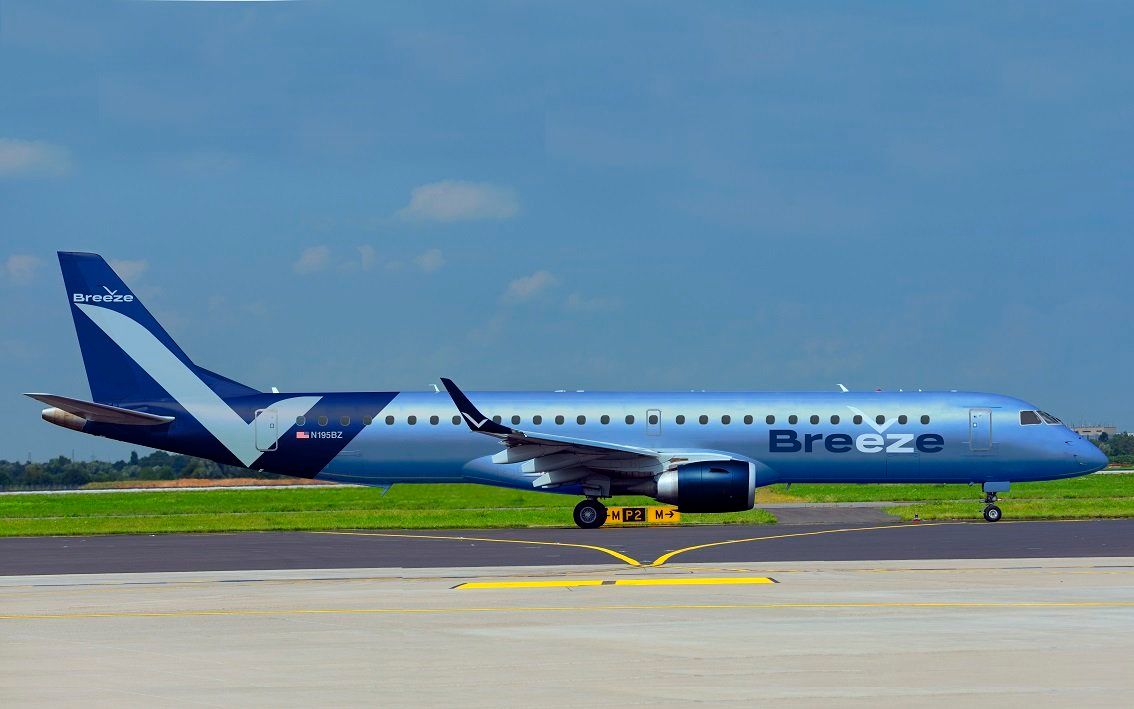 First Aircraft For David Neeleman's Breeze Arrives In The US
