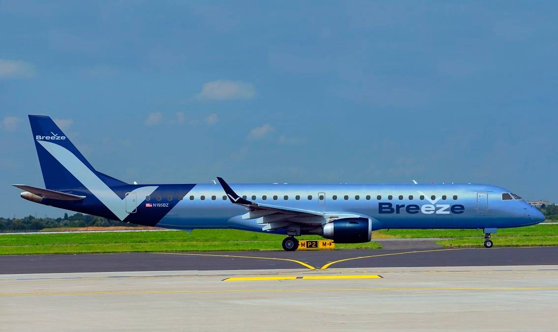 First Aircraft For David Neeleman's Breeze Arrives In The US
