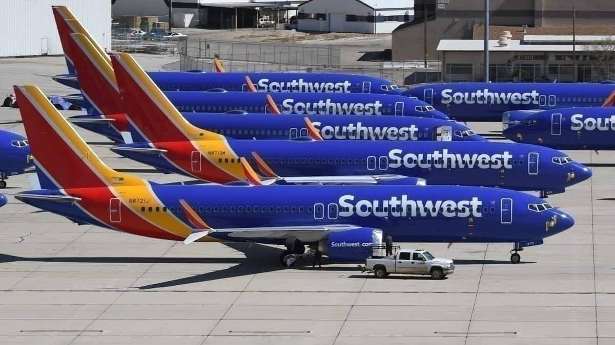 Which Airlines Have Placed Orders For The Boeing 737 MAX 7?