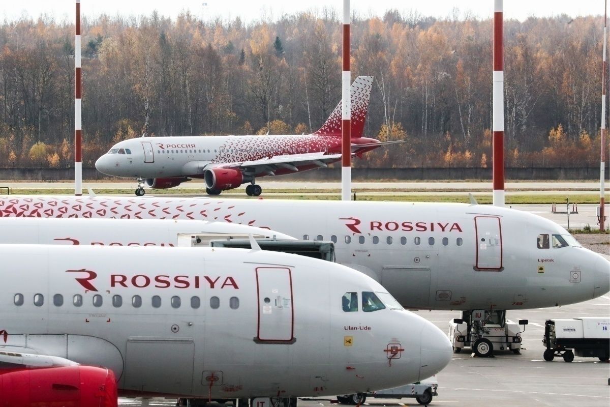 Rossiya Airbus A320 Cabin Fails To Pressurize