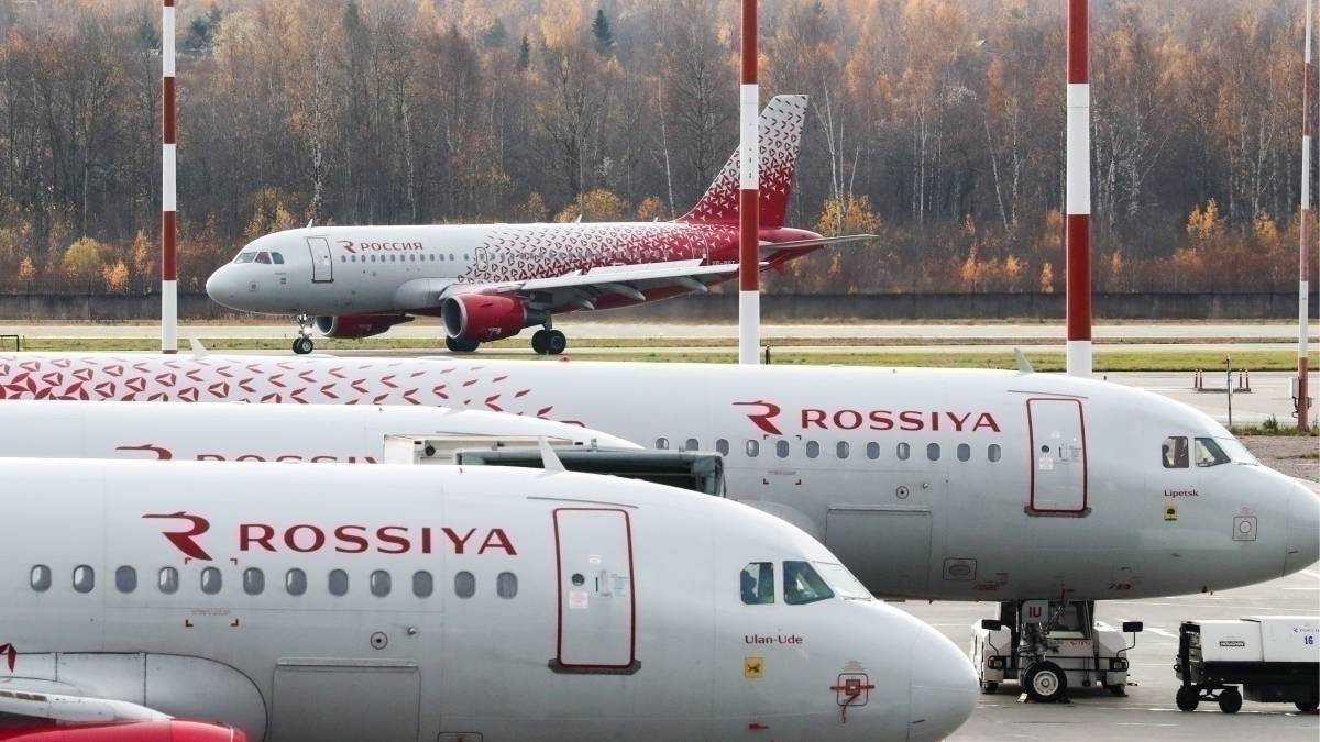 Rossiya Airbus A320 Cabin Fails To Pressurize