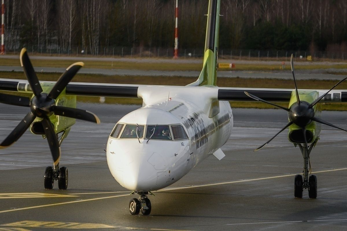 De Havilland Temporarily Suspends Dash 8 Production