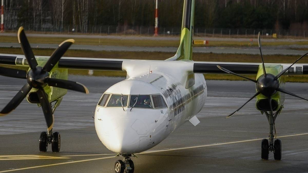 De Havilland Temporarily Suspends Dash 8 Production