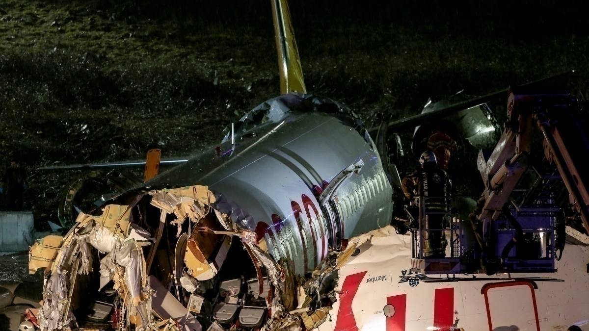 Breaking: Pegasus Boeing 737 Snaps Into Three Landing In Istanbul