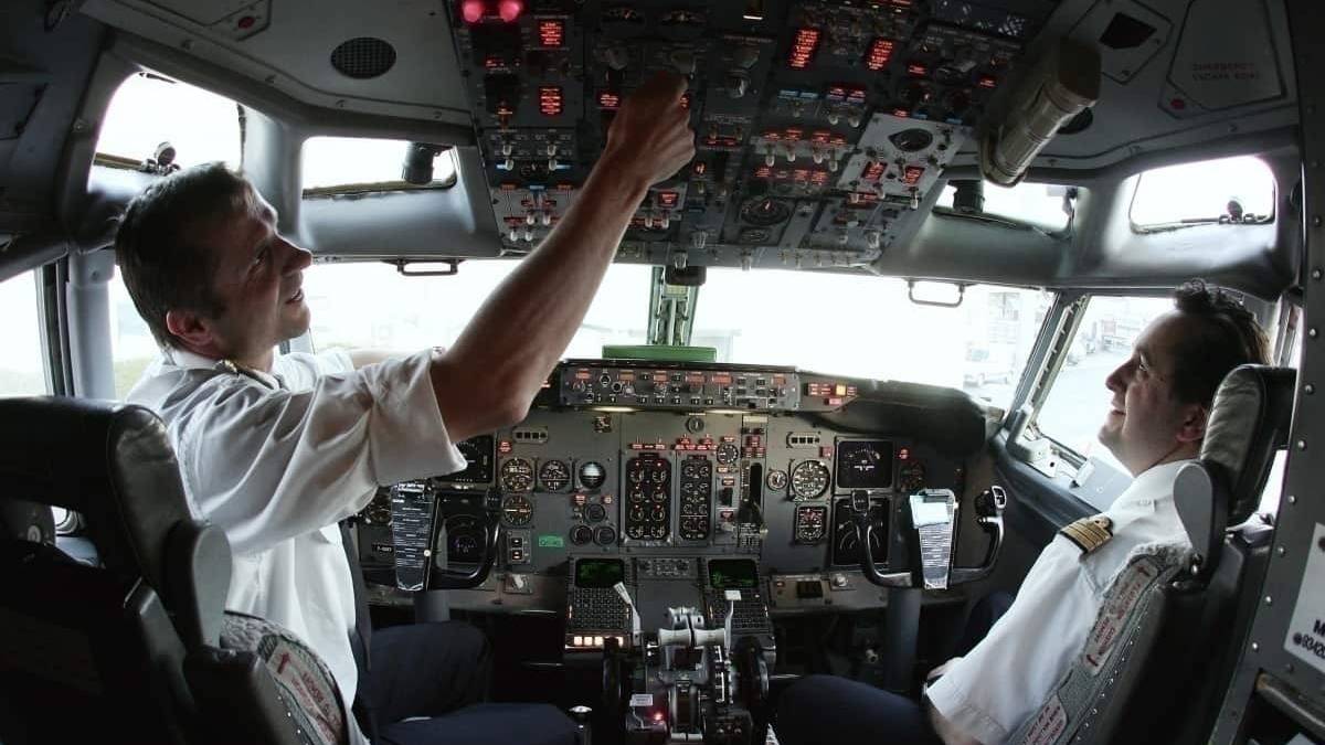 Does A Commercial Aircraft Have A Key?