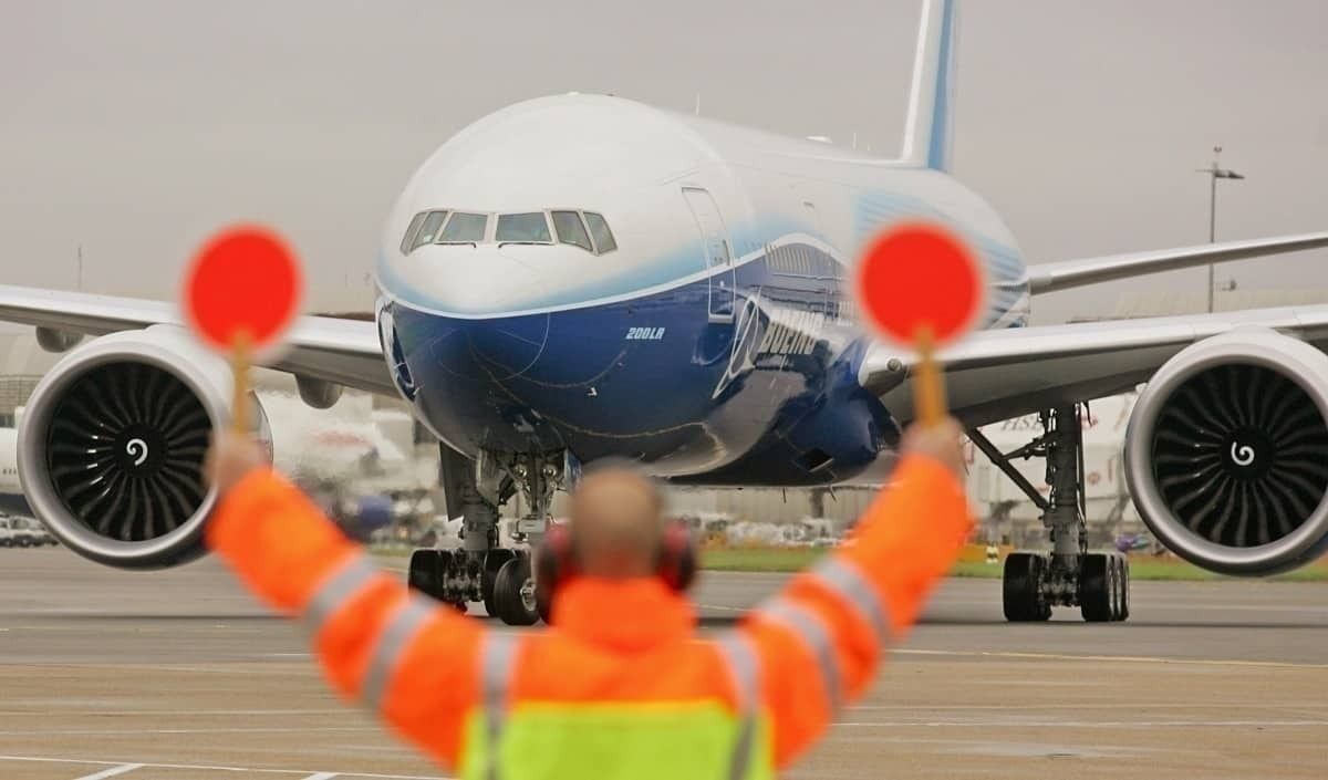 Airlines Unhappy With Boeing CEO's Carrier Failure Prediction