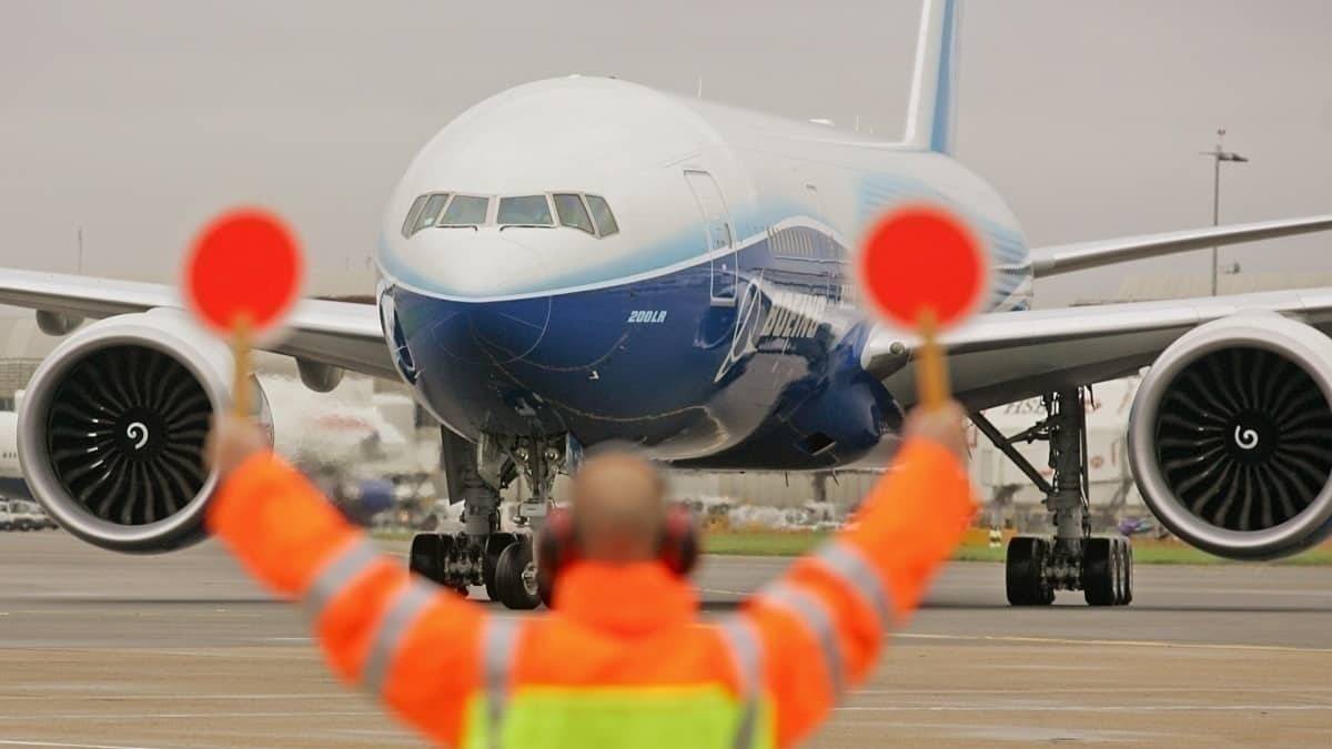 Airlines Unhappy With Boeing CEO's Carrier Failure Prediction