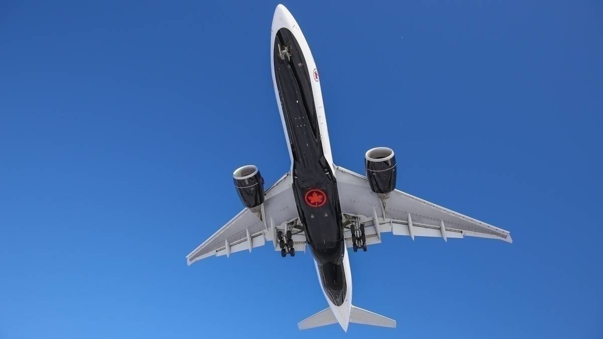 Air Canada 777 & E190 In Near Runway Collision