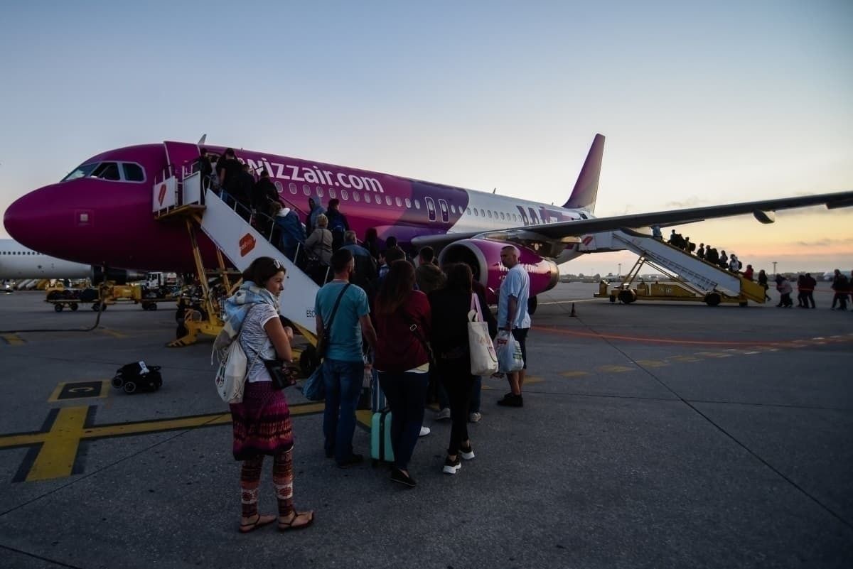 Why Low Cost Carriers Avoid Jet Bridges