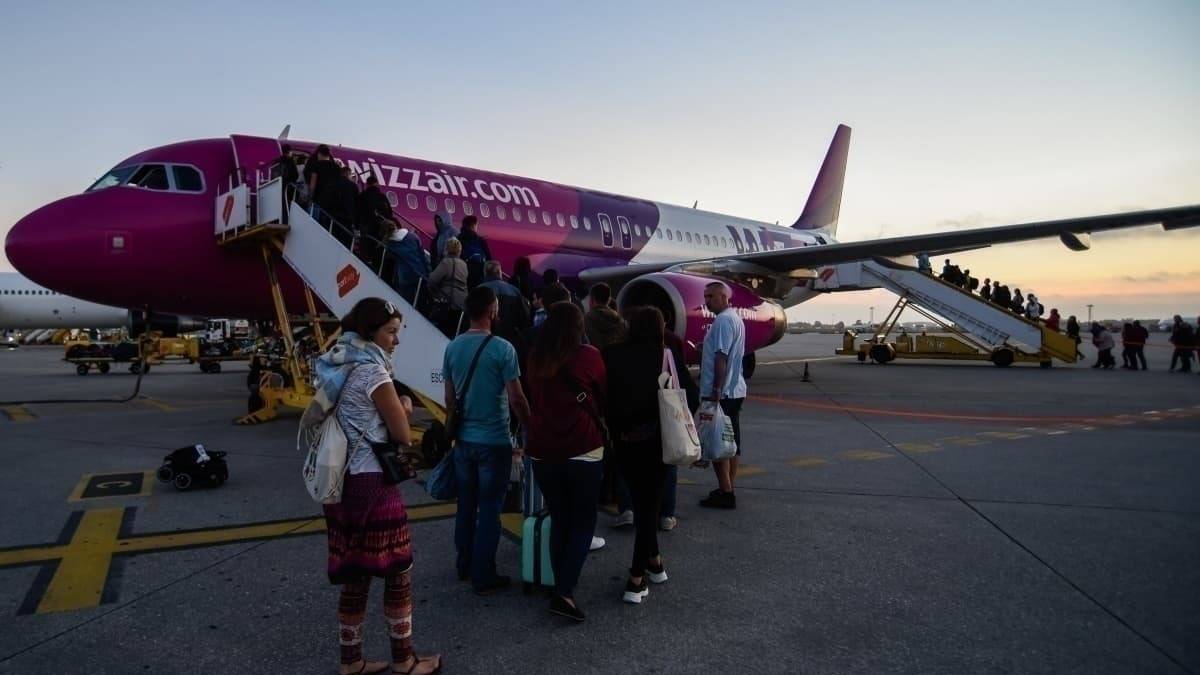 Why Low Cost Carriers Avoid Jet Bridges