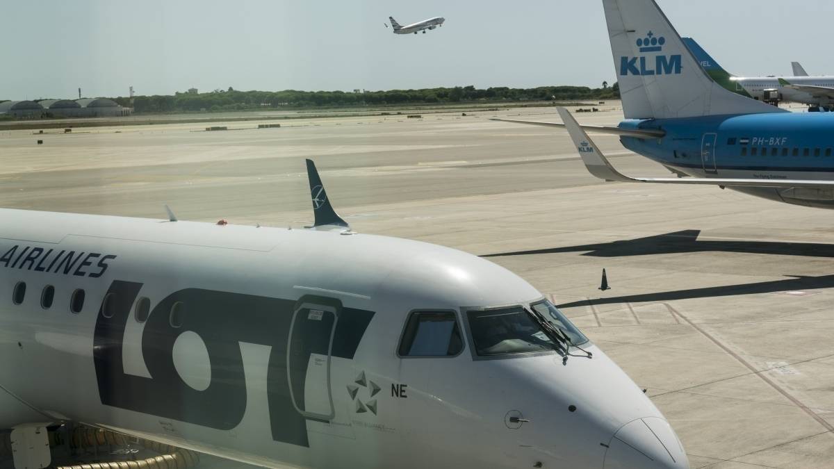 LOT Polish Cancels Flights To Eastern Europe As Ban Extended