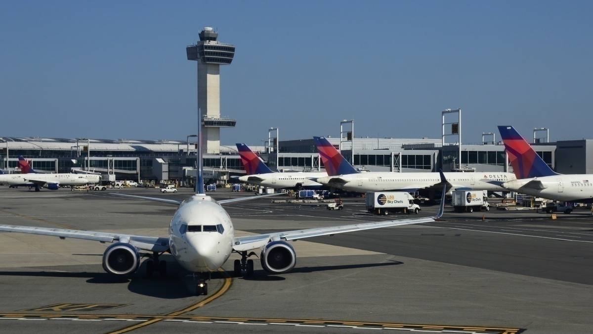 11 Air Traffic Control Facilities Affected By Virus In the US