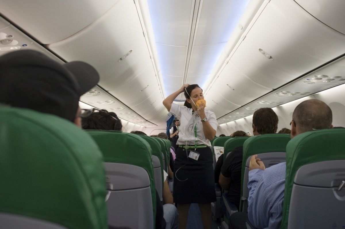 How Do Overhead Oxygen Masks Work?