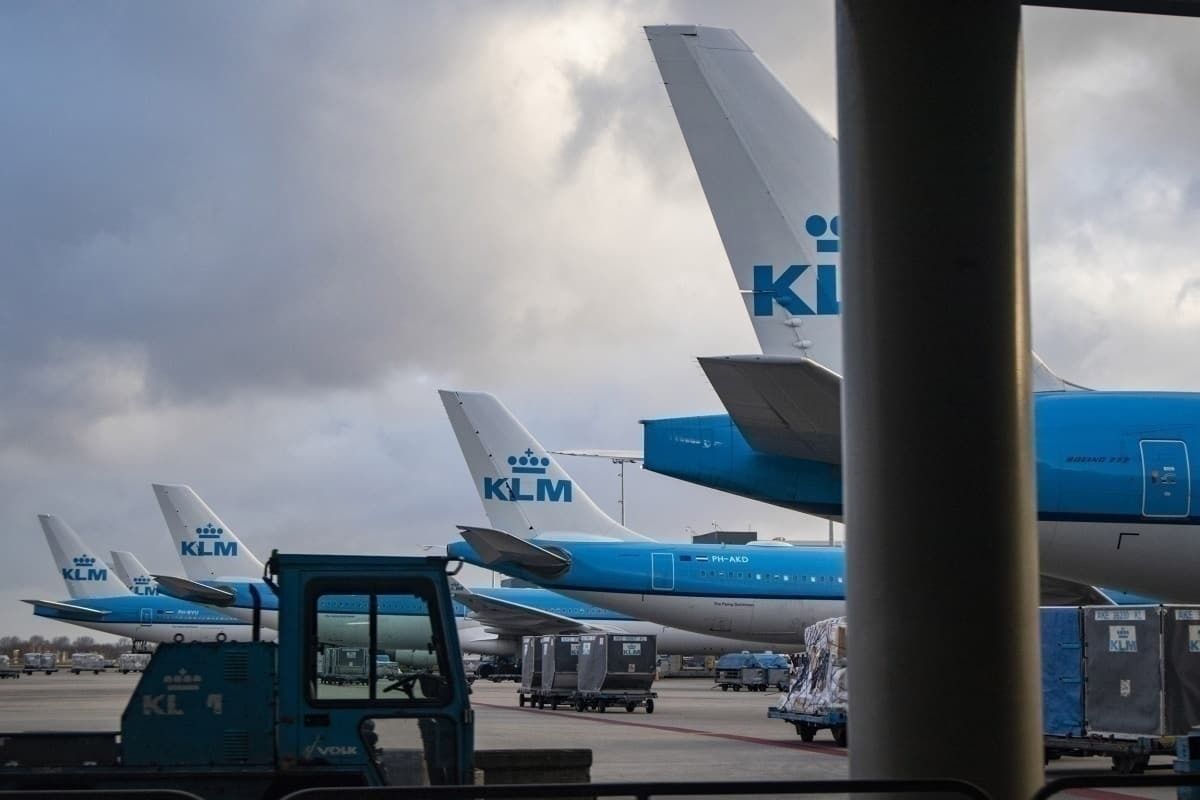 KLM To Cut 2000 Jobs & Will Suspend Up To 40% Of Flights