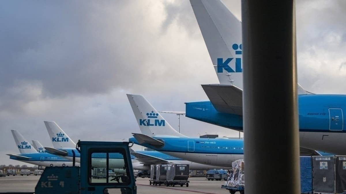 KLM To Cut 2000 Jobs & Will Suspend Up To 40% Of Flights