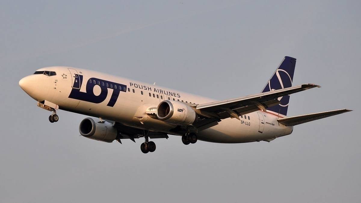 LOT Polish Airlines Retires Its Last Boeing 737-400