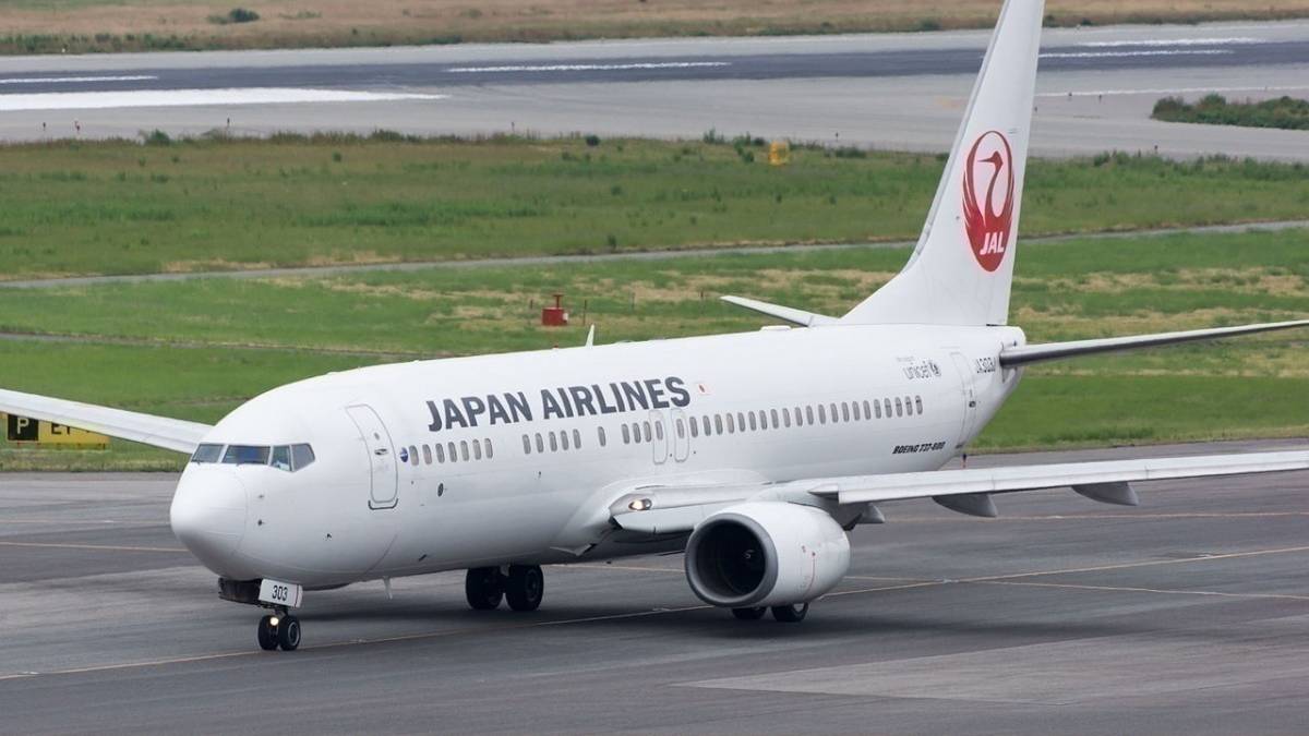 Japan Airlines Boeing 737 Jolted 90 Degrees By High Winds