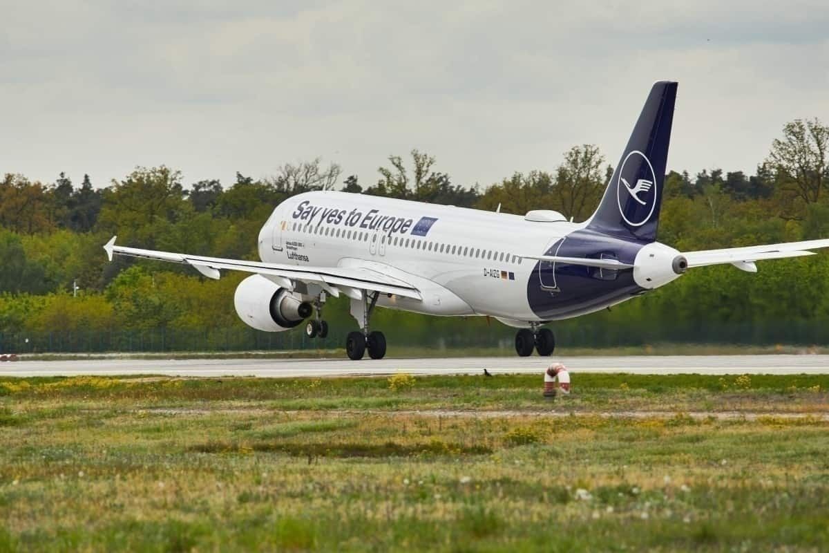 Lufthansa Ends Social Distancing With Mandatory Face Masks