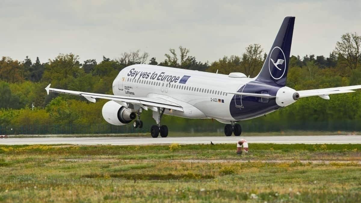 Lufthansa Ends Social Distancing With Mandatory Face Masks