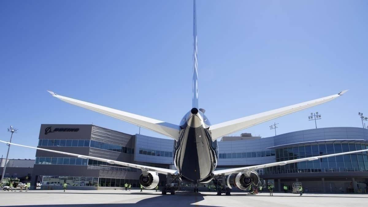 Air New Zealand Planes Collide In Hangar
