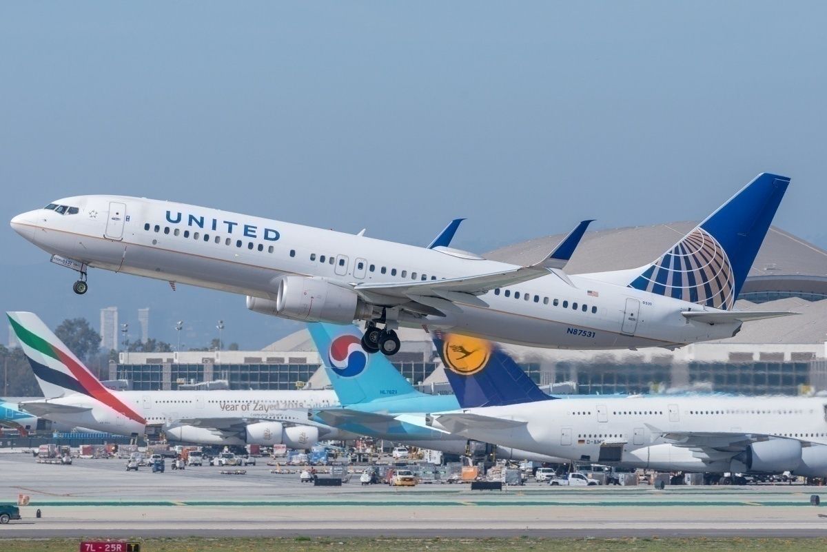 United Boeing 737 Returns To Houston Due To Engine Failure