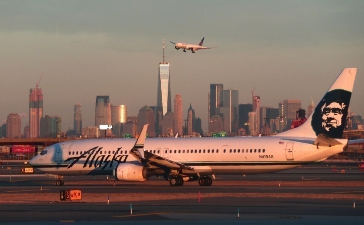 Alaska Airlines Boeing 737-800 Suffers Engine Failure In Austin