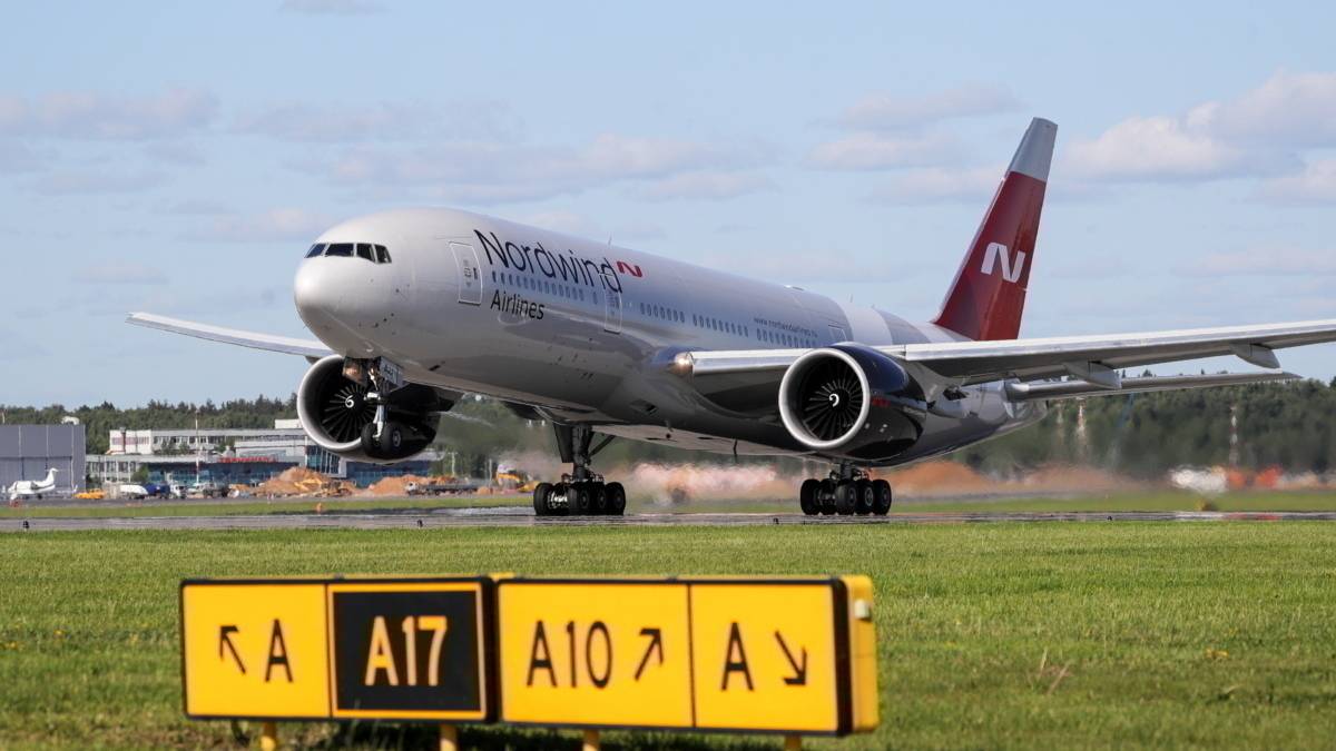 Nordwind Airlines Boeing 777 Fails To Pressurize After Emergency Slide Inflation