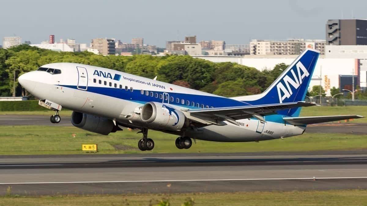ANA Flies Its Last Boeing 737-500 Flight
