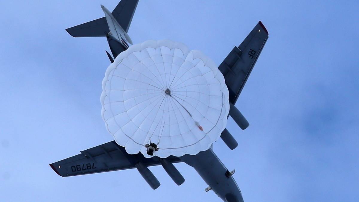 Why Airliners Don't Carry Parachutes For Their Occupants?