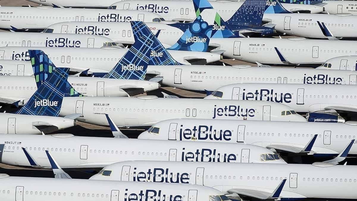 JetBlue Will Up Schedule To Cope With Holiday Demand