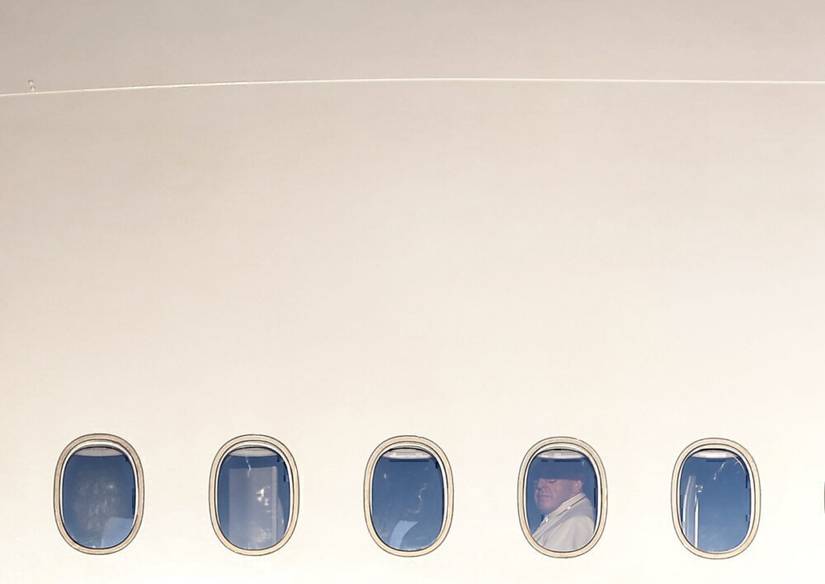 Passenger Smashes Airbus A320 Window On Flight In China