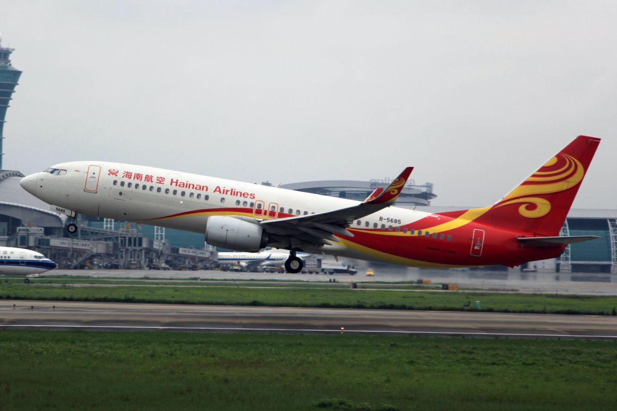 Hainan Airlines Boeing 737 Windscreen Cracks Near Sanya, China