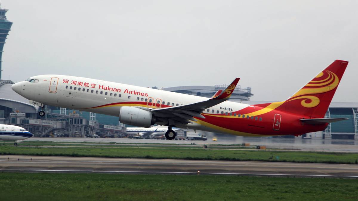 Hainan Airlines Boeing 737 Windscreen Cracks Near Sanya, China