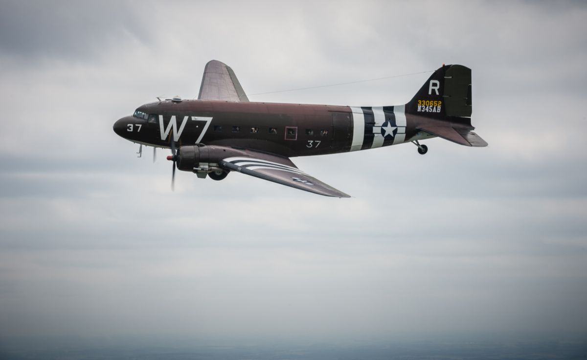 A DC-3 Flew Over New York To Celebrate Healthcare Workers