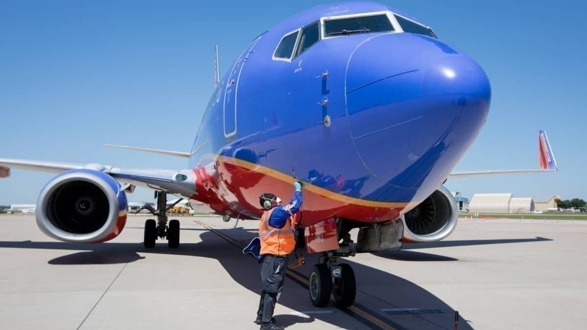 Southwest Extends Blocked Middle Seats and Eliminates Mask Exceptions