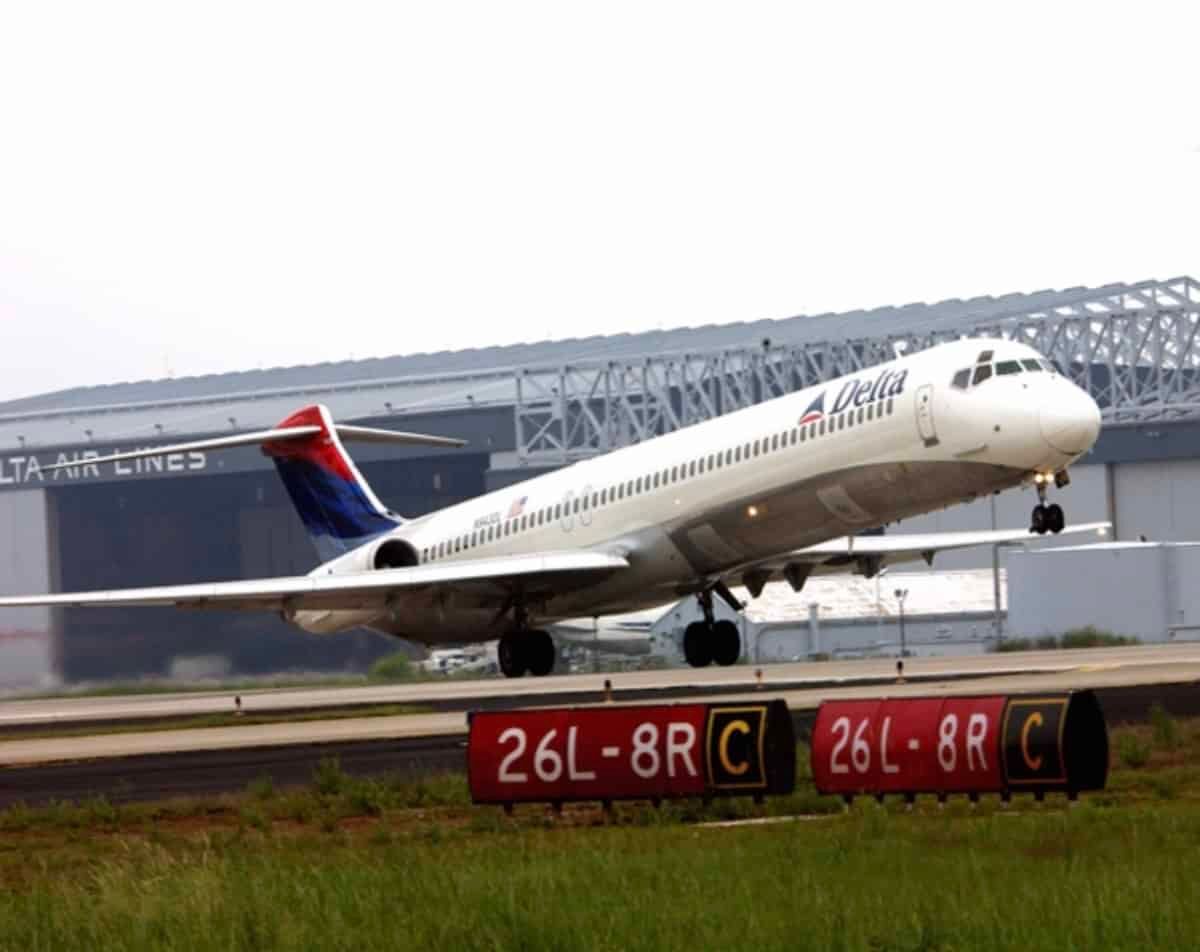 Why Did Delta Air Lines Take On The MD-88?