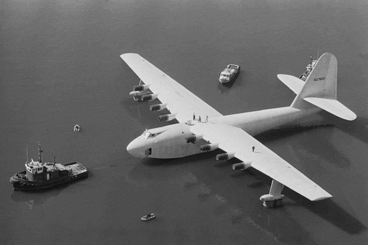 The Early Achievements Of Prolific Aviator Howard Hughes