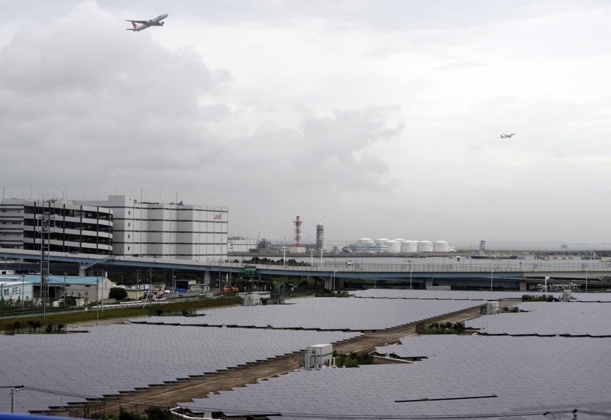 Why Don't Airports Use More Solar Power?