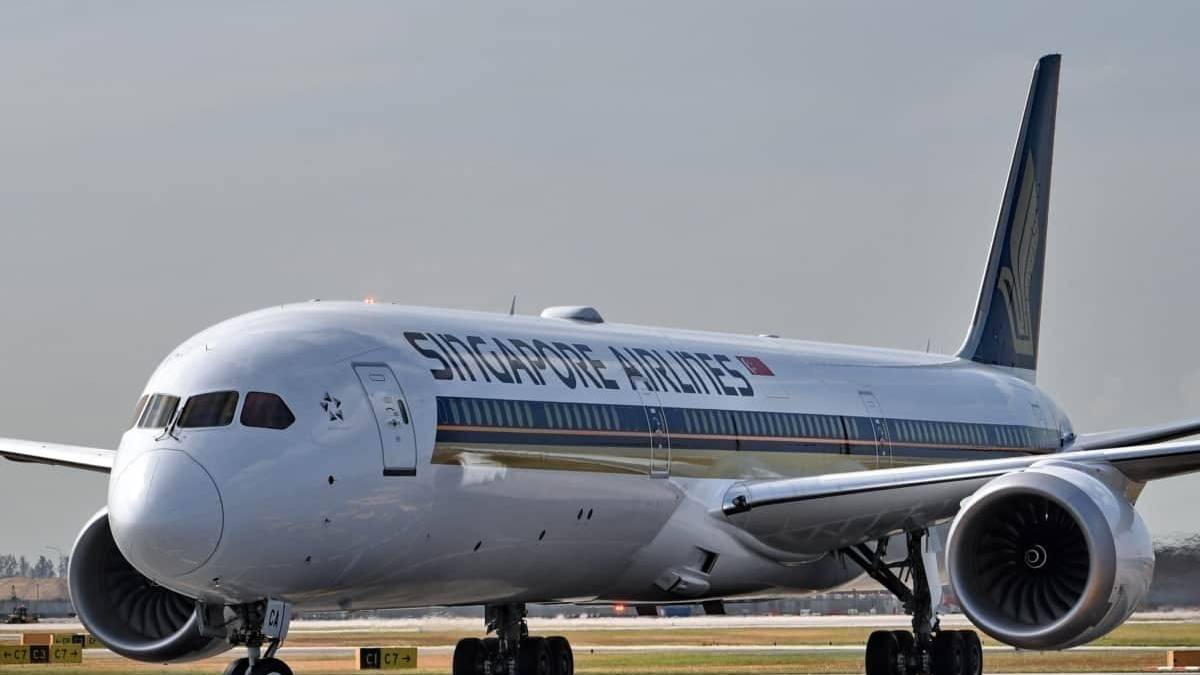Singapore Airlines Raises Over $540m Securing A350s And 787s