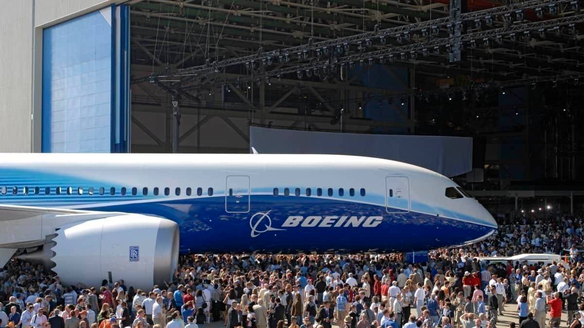 Clean Sheet Plane Designs vs Re-engined NEO Planes - What's Best?