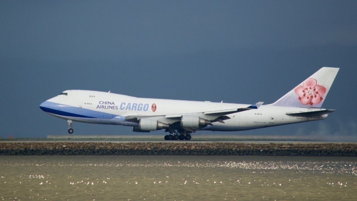 China Airlines Boeing 747 Suffers Burst Tire Departing Taipei