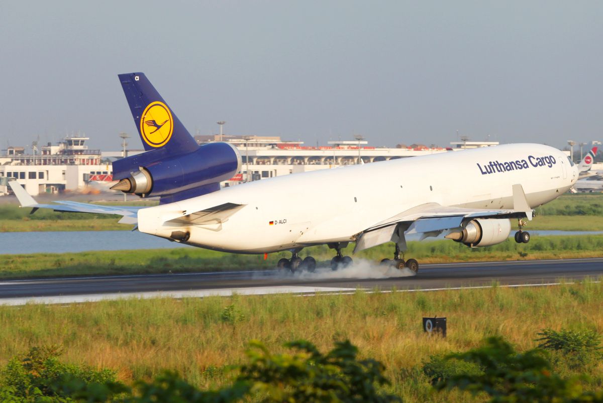 The MD-11 Vs Boeing 777 - What Plane Is Best?
