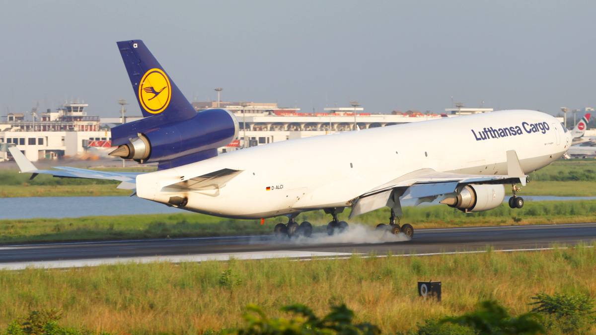 The MD-11 Vs Boeing 777 - What Plane Is Best?